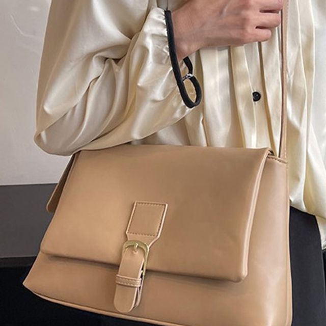 가방 패션 스타일 디자인 트렌드 액세서리 여성용품 쇼핑 브랜드 옷장