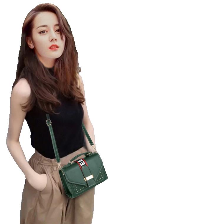 공장 도매상 새 작은 가방 여자 2023 신형 패션 크로스백 숄더 백합 ins 초화망 홍바오