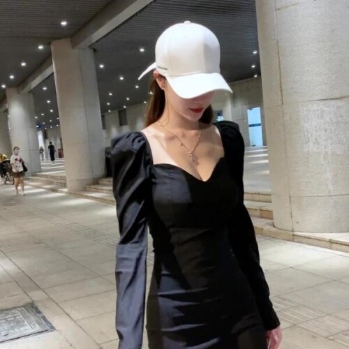 리얼 샷 햅번 스타일의 작은 검은 드레스 여성 가을 2021 섹시한 V 넥 꽉 끼는 엉덩이