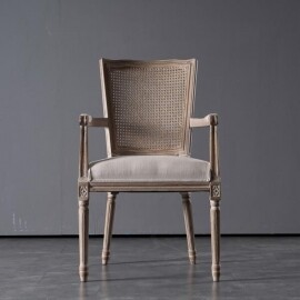 엔틱 디자인의 등나무 의자 카페 식당 인테리어 의자
