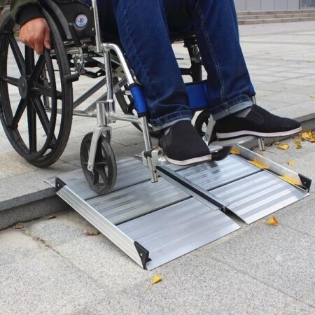 휠체어 경사대 휴대용 접이식 전동 휠체어 이동판 트렁크경사대 휴대용 패드