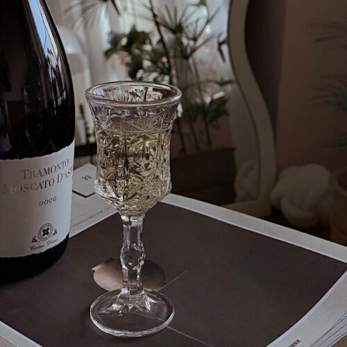 와인 샴페인 양주 음료 물 컵 잔 글라스 주방 인테리어 레트로 특별한 날 파티